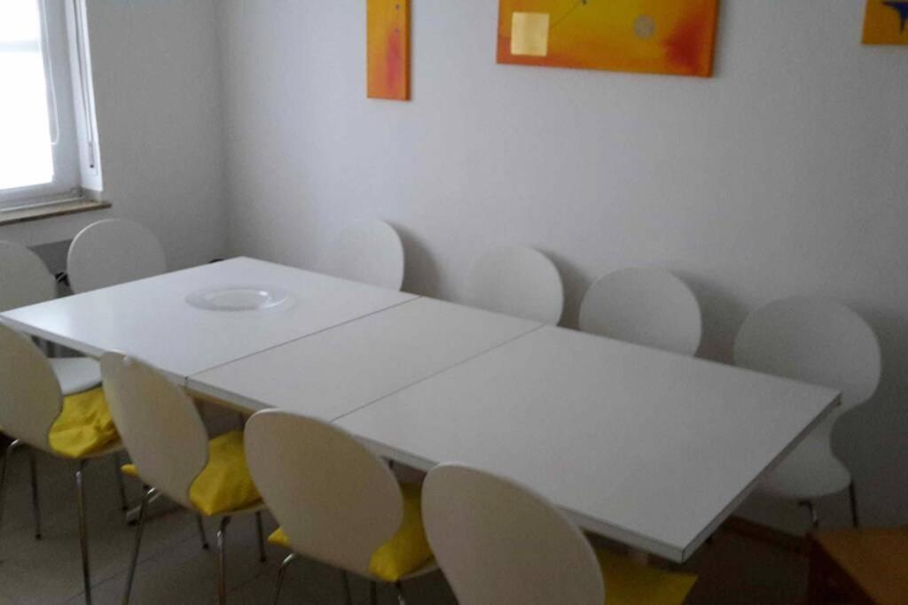 Grosse Wohnung 20 Km Von Koeln Bis Zu 17 Personen Rosrath Exterior photo