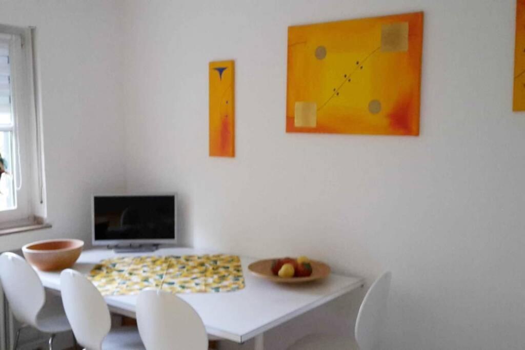 Grosse Wohnung 20 Km Von Koeln Bis Zu 17 Personen Rosrath Exterior photo